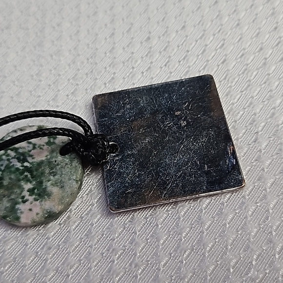 GREEN STONE AND METAL WITH PULL CORD NECKLACE - Picture 5 of 8